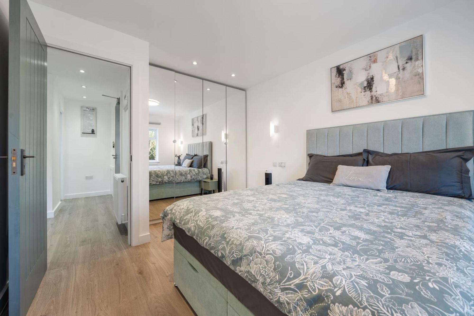ミル・ヒルNewly Refurbished 2 Bed Flatアパートメント エクステリア 写真